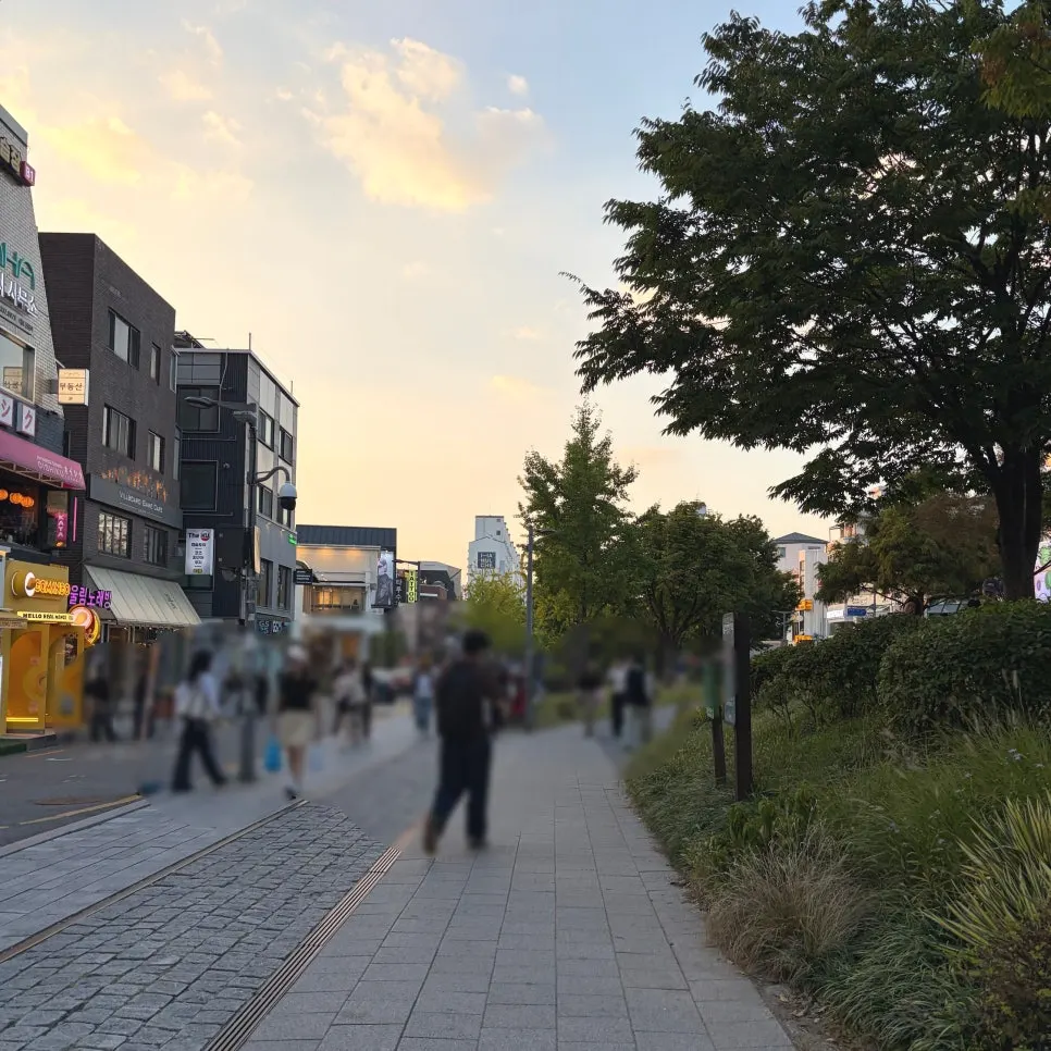 Route toward Gyeongui Line Forest Park