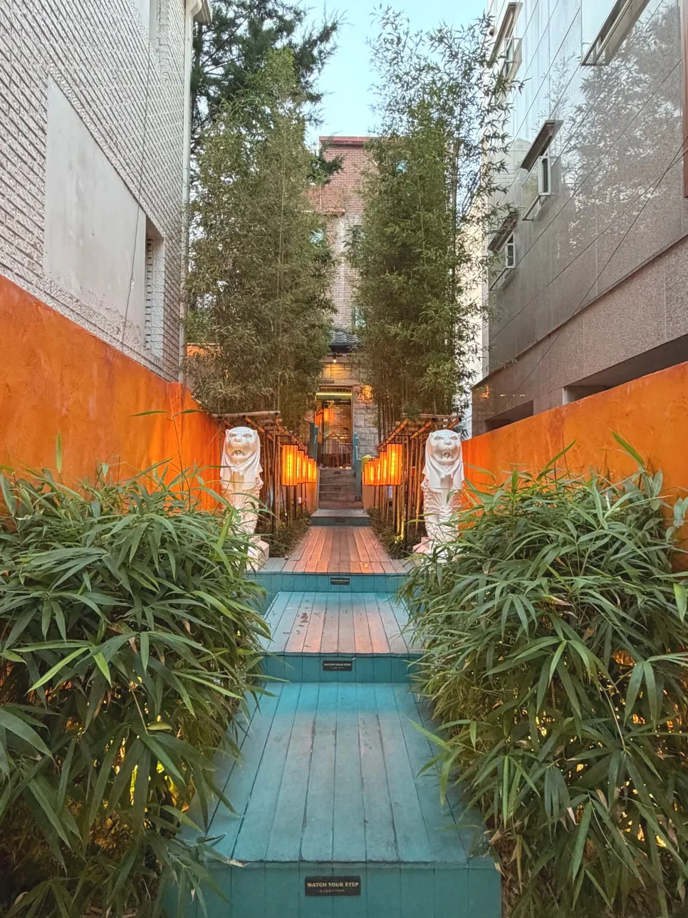 Exotic interior near the entrance of Ttasijia Yeonnam