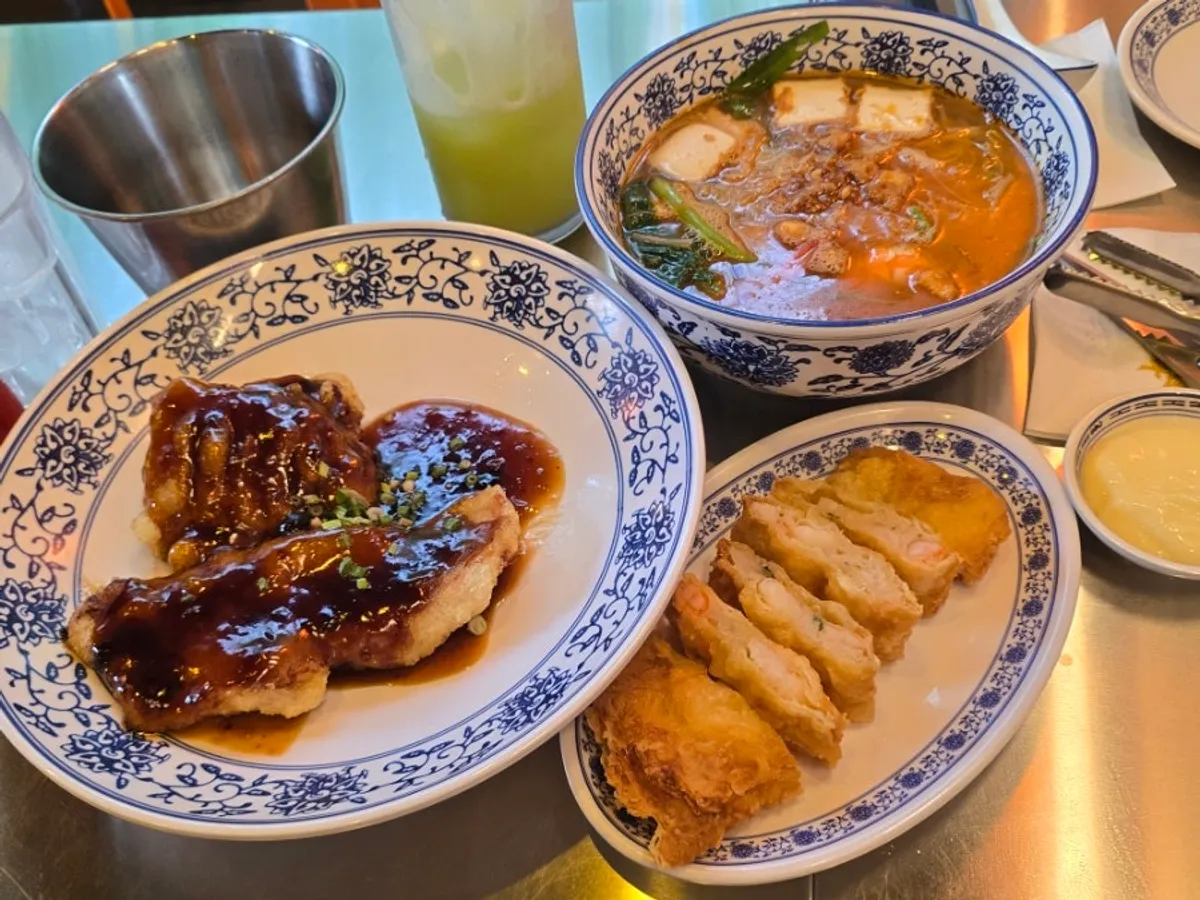 Guobaorou with black vinegar sauce at Ttasijia Yeonnam
