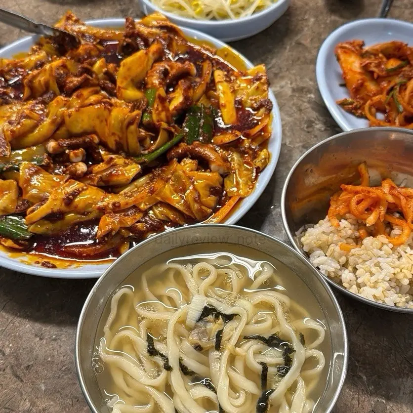다선칼국수 교대직영점 불낙지볶음 한 상
