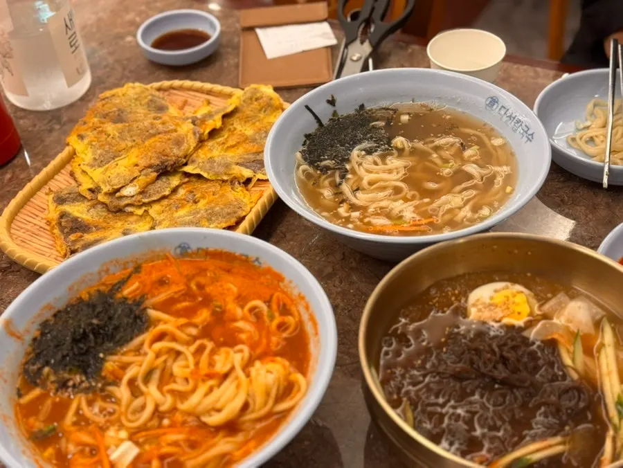 Final spread after eating noodles and yukjeon to full satisfaction