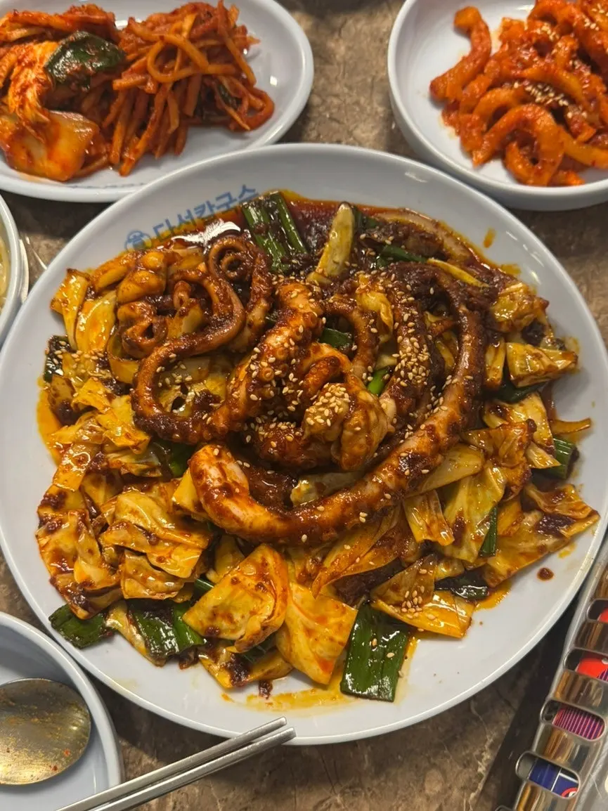 Spicy stir-fried octopus in red sauce