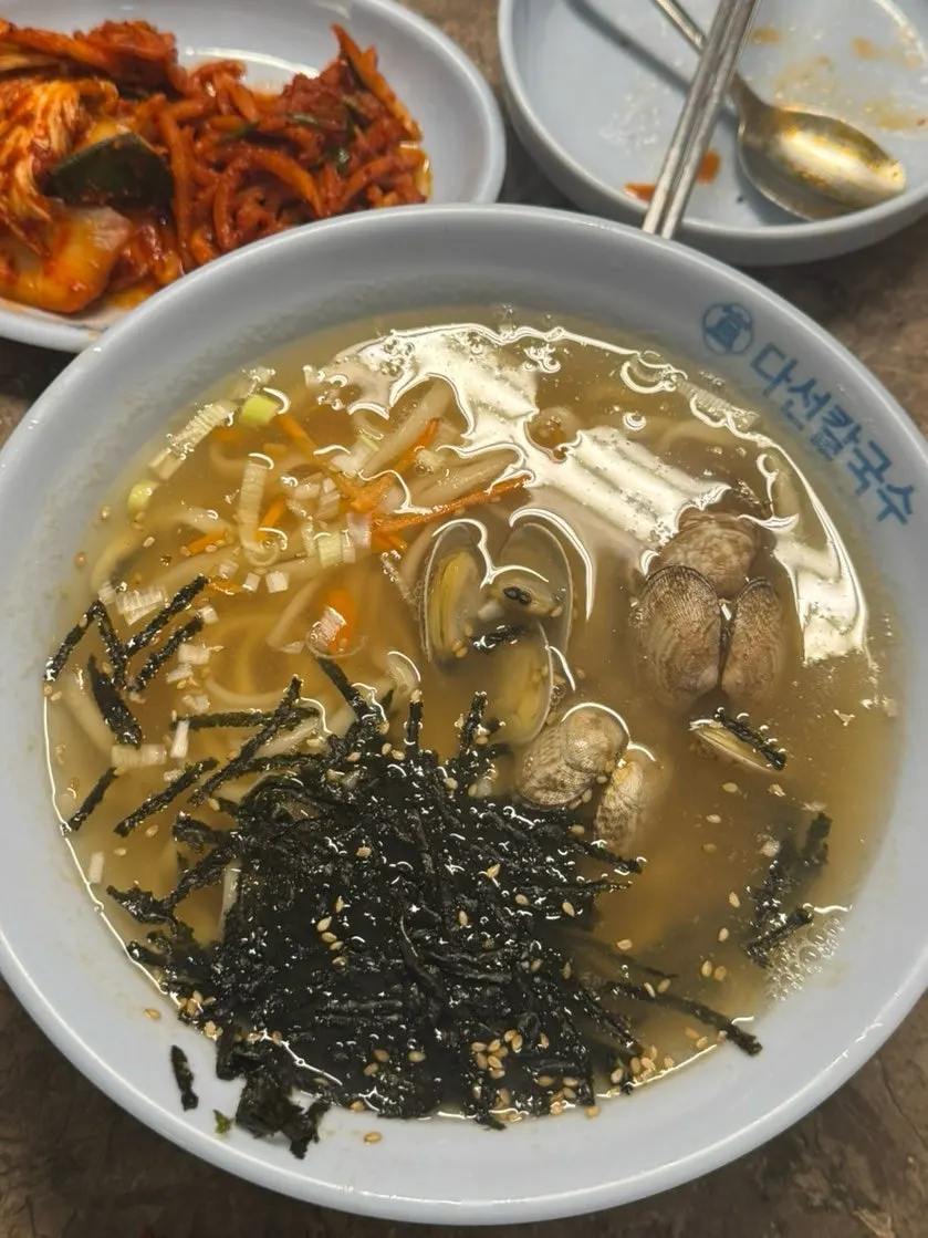 Bowl of cham-daseon kalguksu with clams