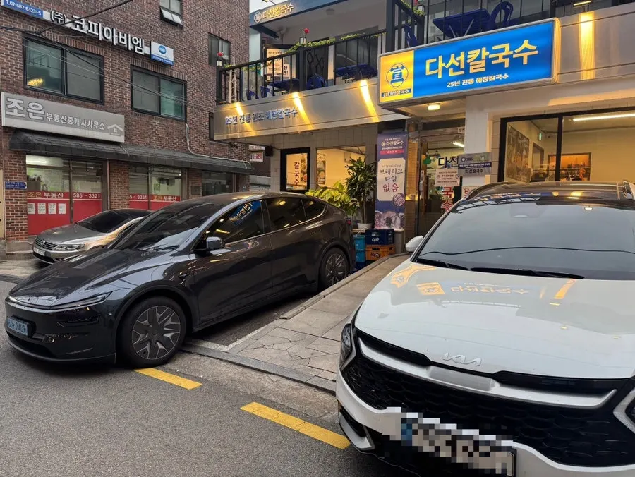 다선칼국수 매장 앞 주차 공간
