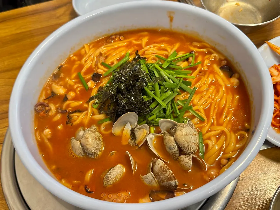 Kal-nakji for two served in a large bowl