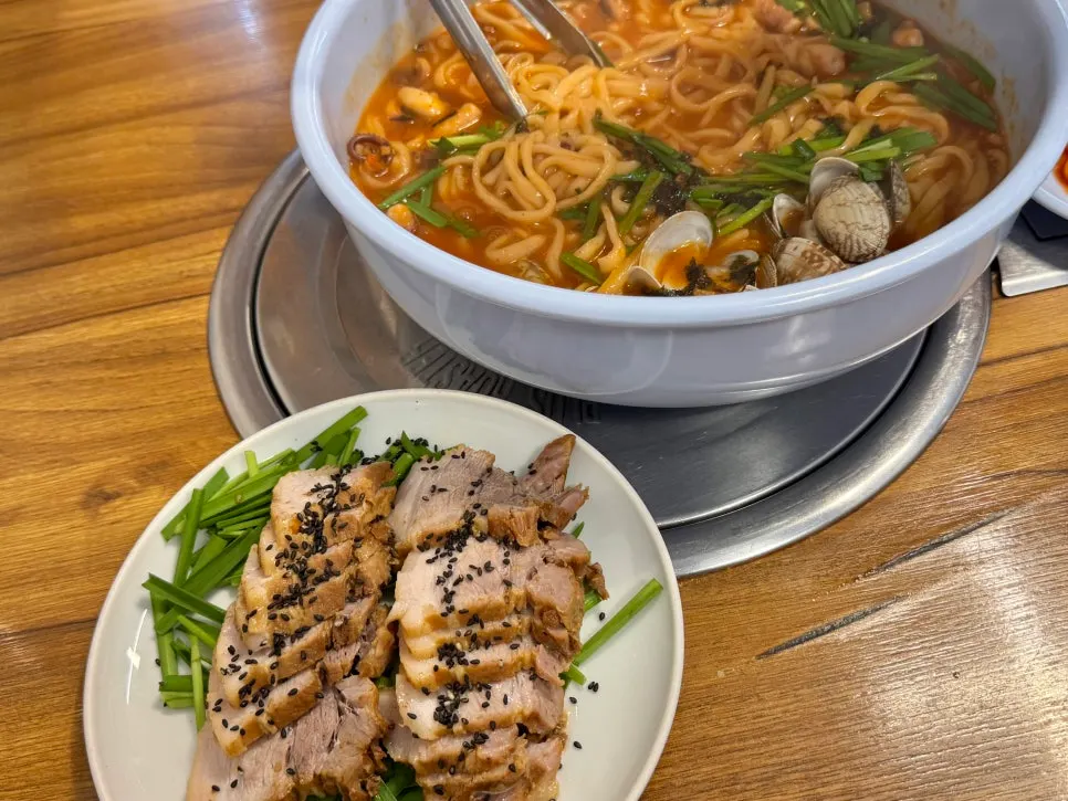 Thick knife-cut noodles and plump octopus