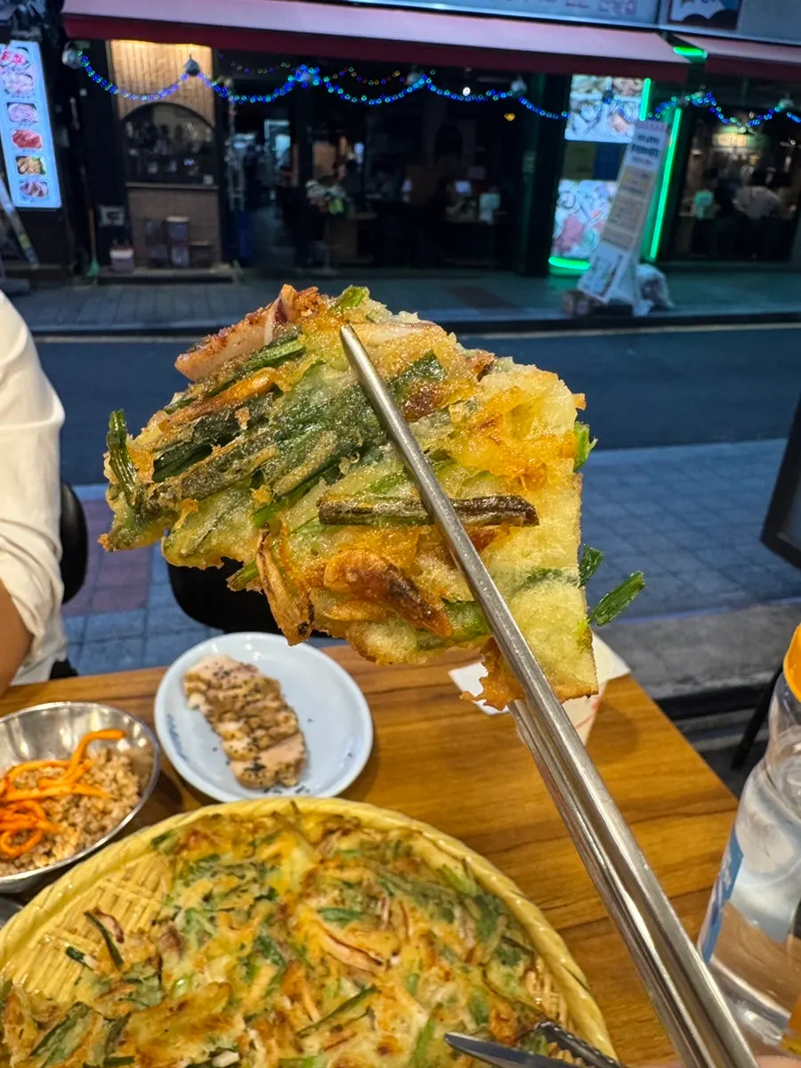 Thick haemul pajeon (seafood pancake) at Daseon Kalguksu