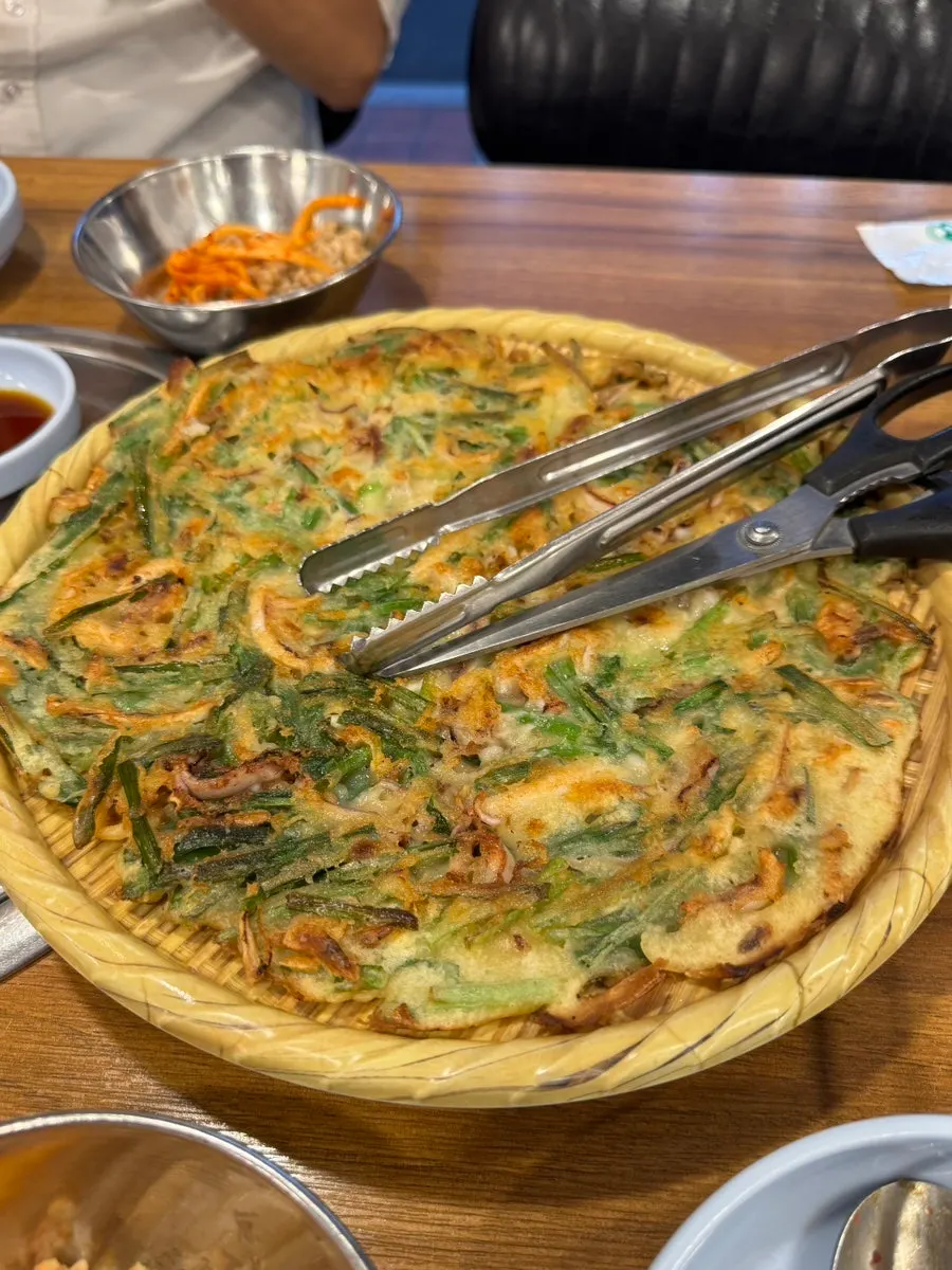 A hearty meal eaten at Daseon Kalguksu