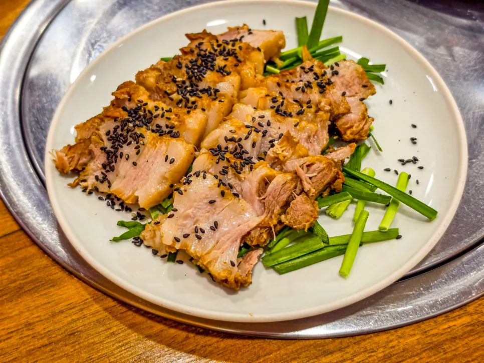 Boiled pork plate laid on a bed of chives