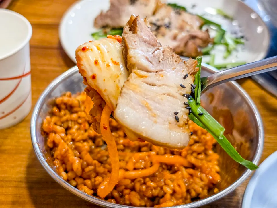 Eating boiled pork together with barley rice