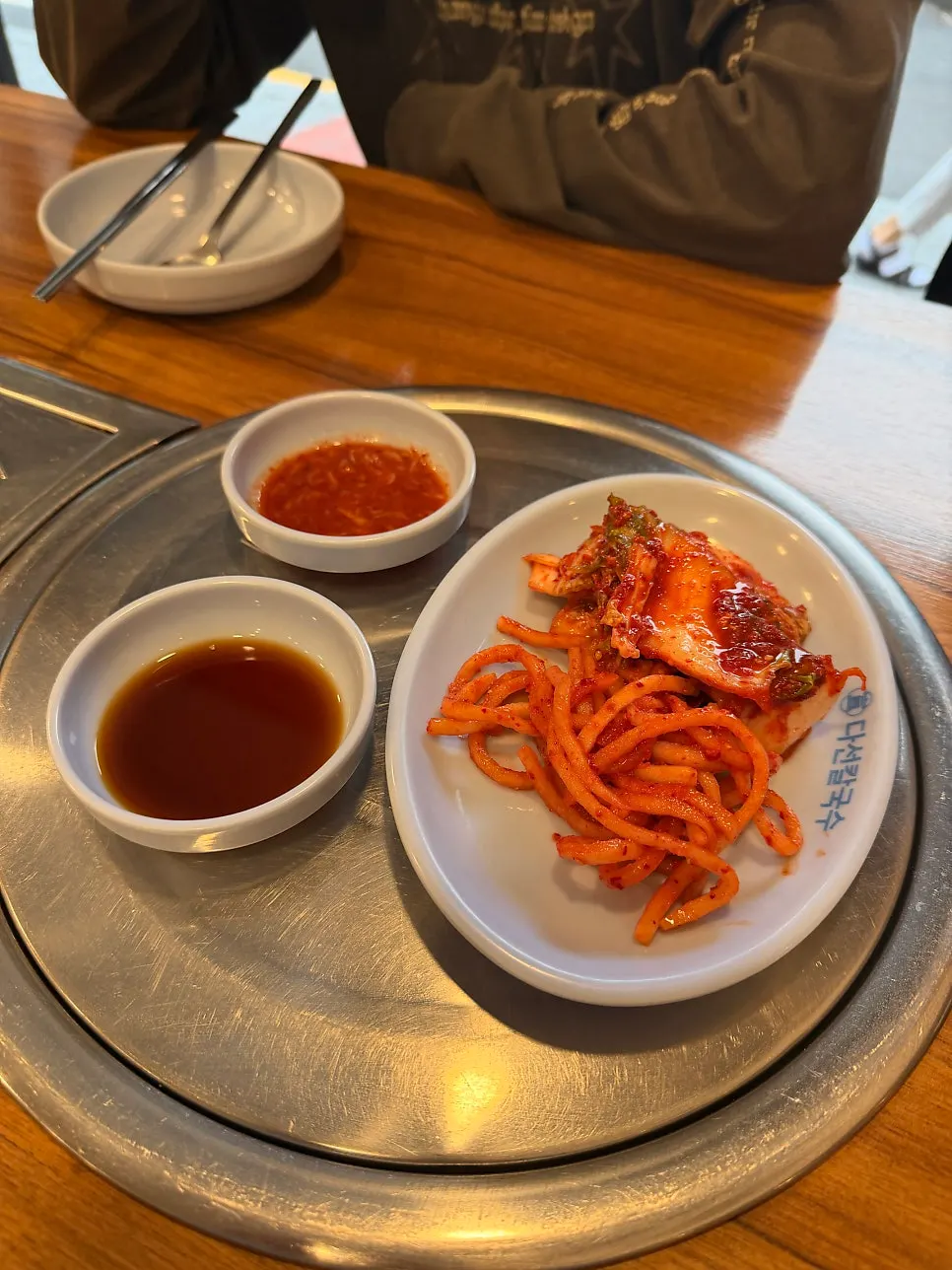 Barley rice and geotjeori kimchi served with gochujang