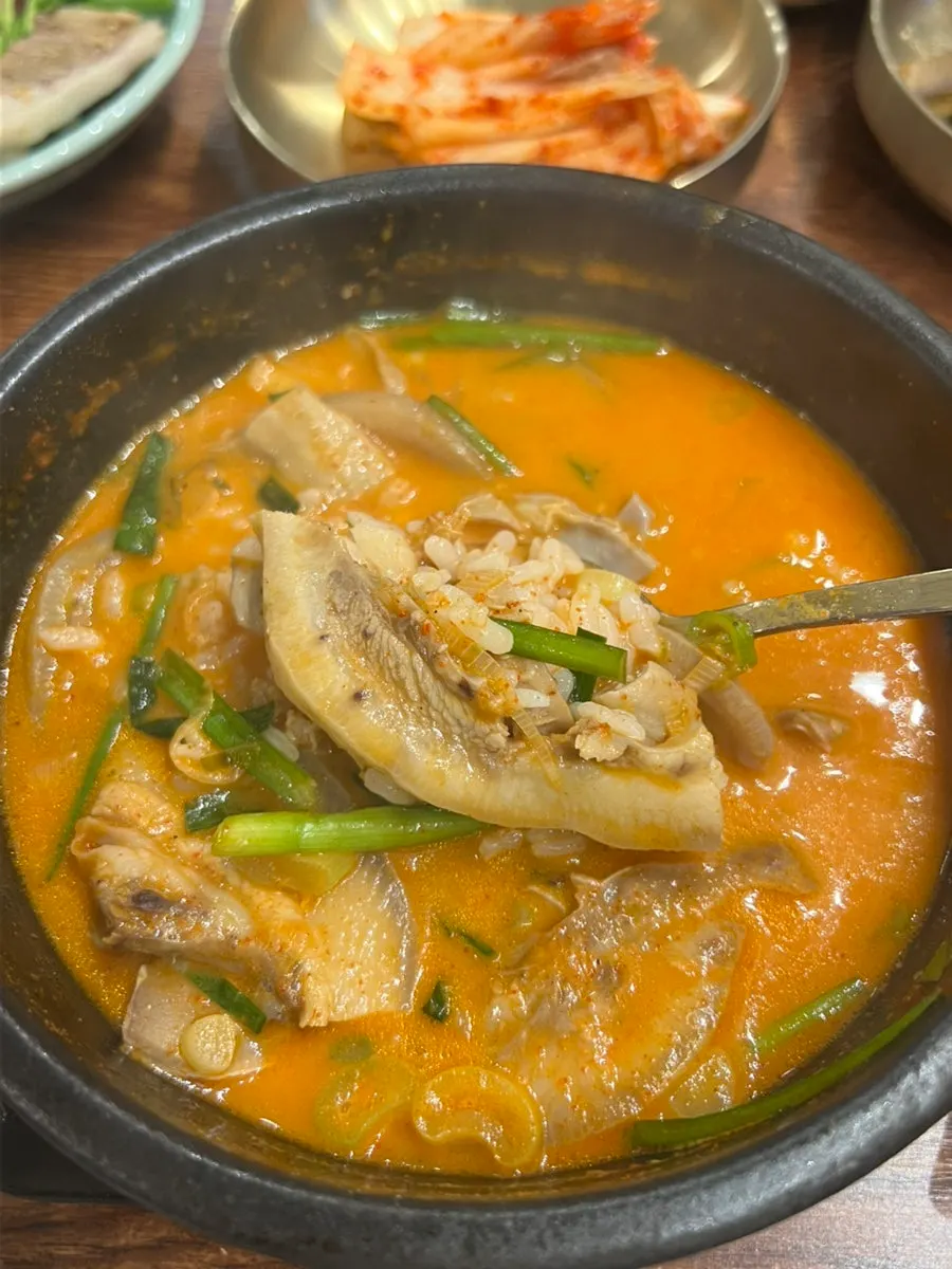 수저로 건져올린 살코기