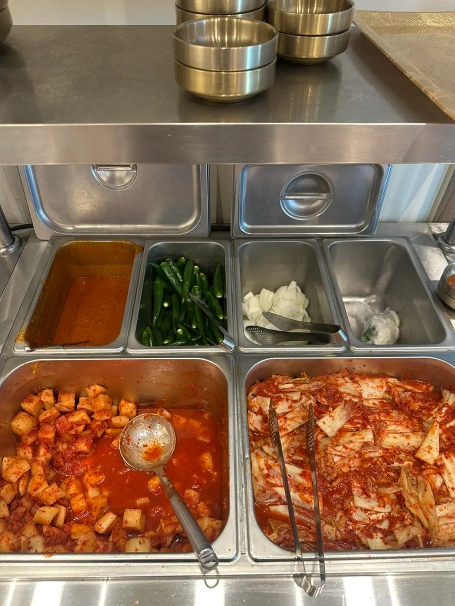 Overview of the self-serve bar at Dawonok Daechi Main Branch