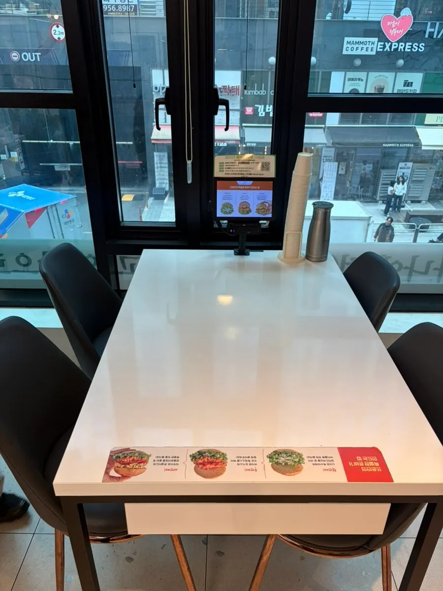 Tteudon Magok Branch dining hall with wide table spacing