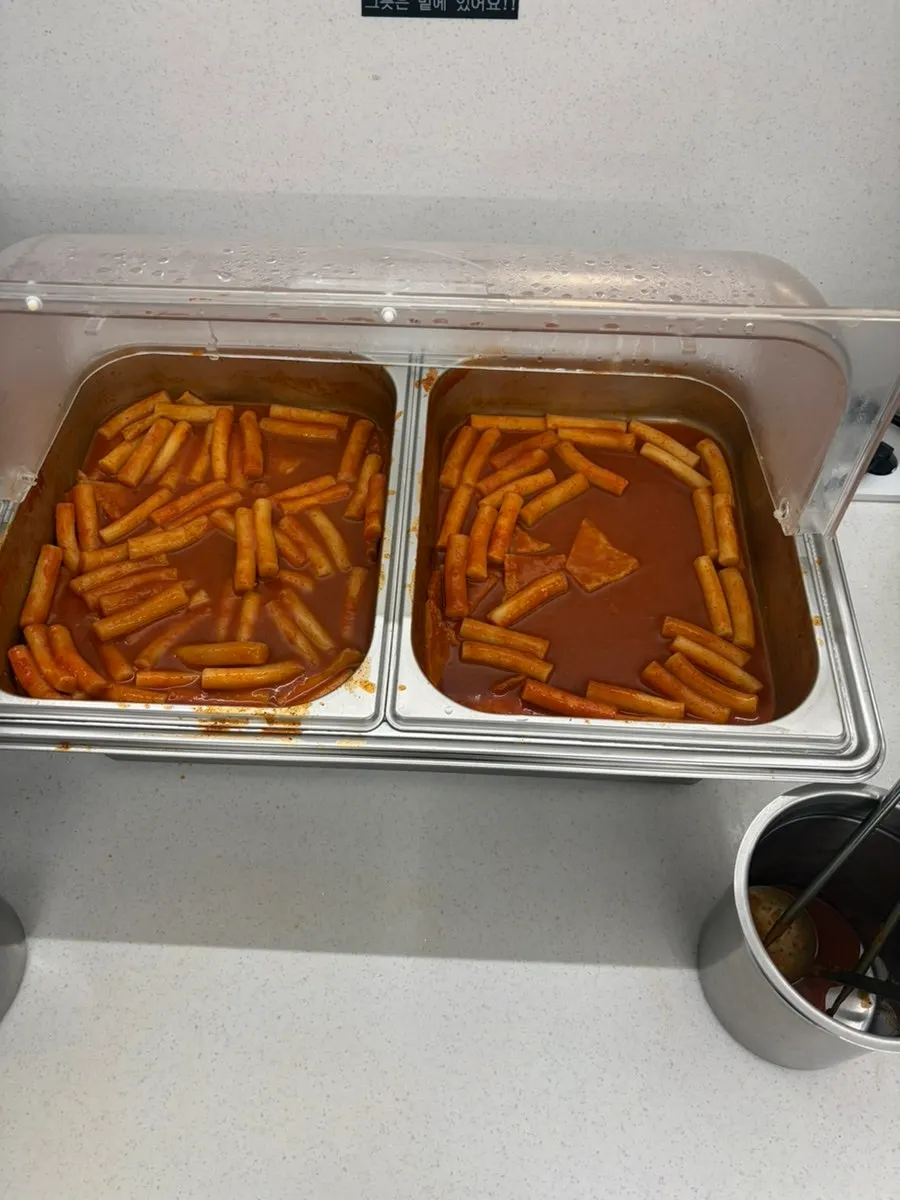 Seating and aisles at Tteudon Magok Branch