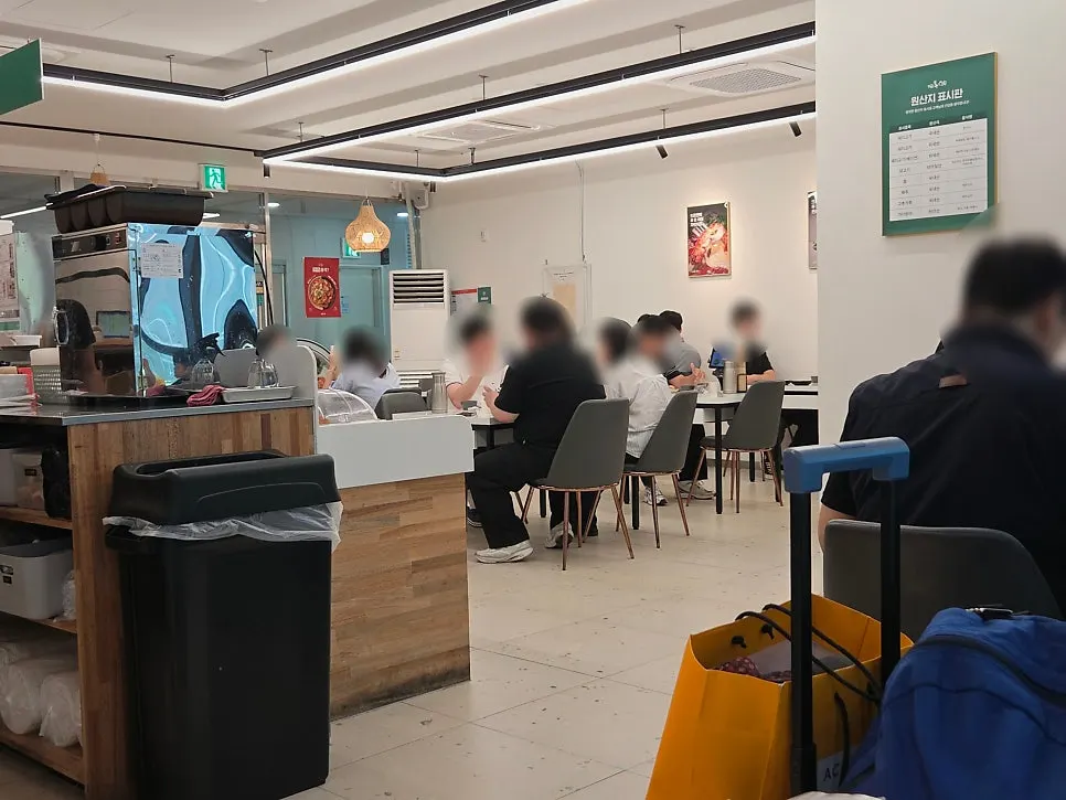 Interior of Tteudon Magok Branch fully packed during lunch hour