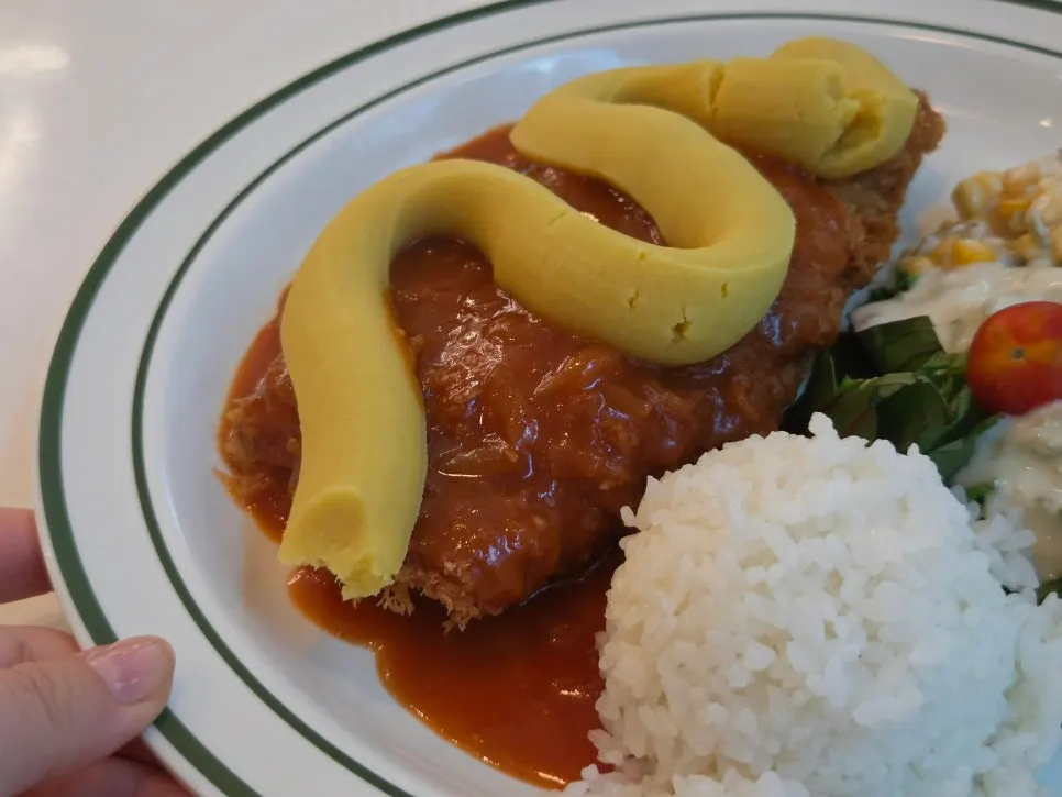 Plump-shaped sweet potato cheese pork cutlet