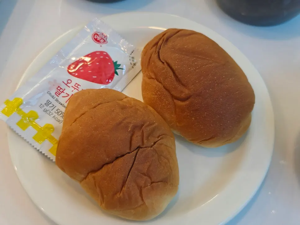 Cross-section of the sweet potato cheese cutlet with stretchy cheese