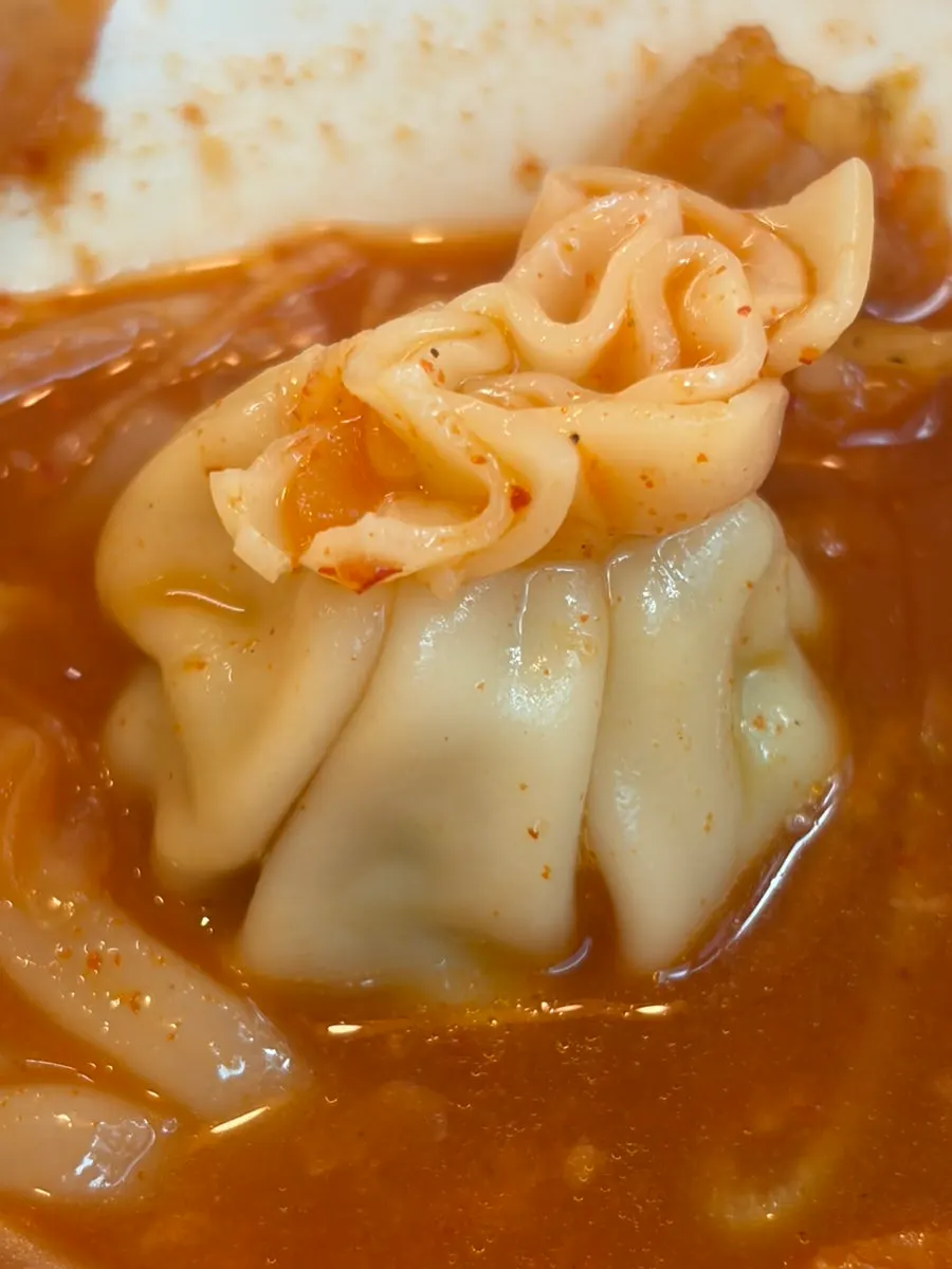 콘치즈가 올라간 뚝배기 뜨돈가스 클로즈업