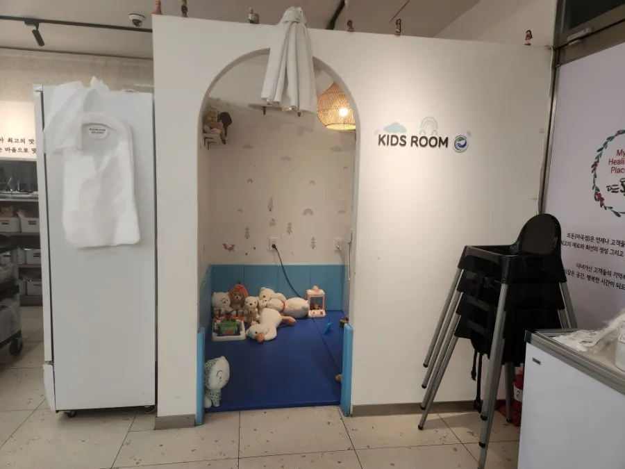 Interior of the kids' room at Tteudon Magok Branch
