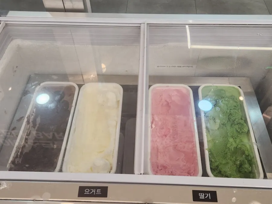 Four flavors of ice cream: yogurt, chocolate, strawberry, green tea