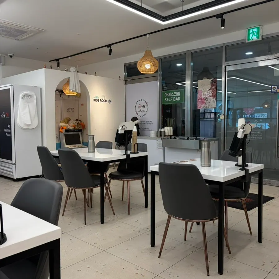 Seating inside Tteudon Magok Branch