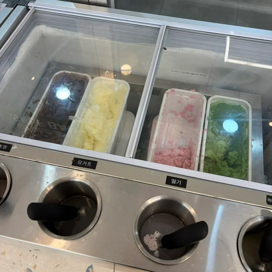 Ice cream dessert at Tteudon Magok Branch