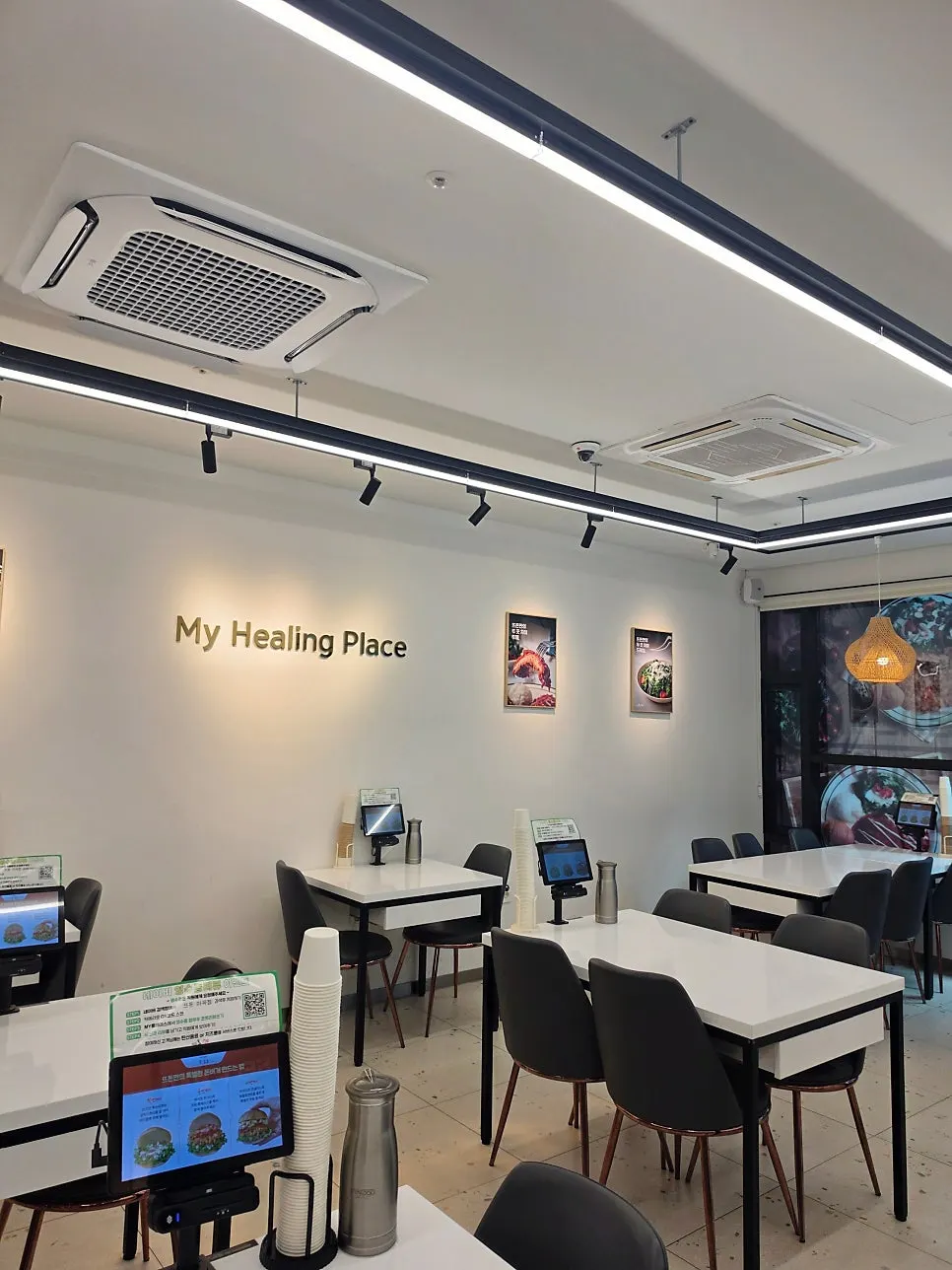 Table at Tteudon Magok Branch good for families