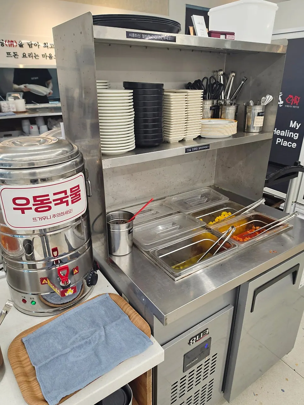 Free self-bar with morning bread, soup and tteokbokki