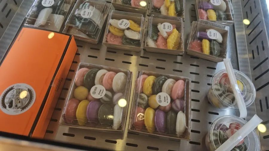 Refrigerated case with cup sikhye and kids' drinks