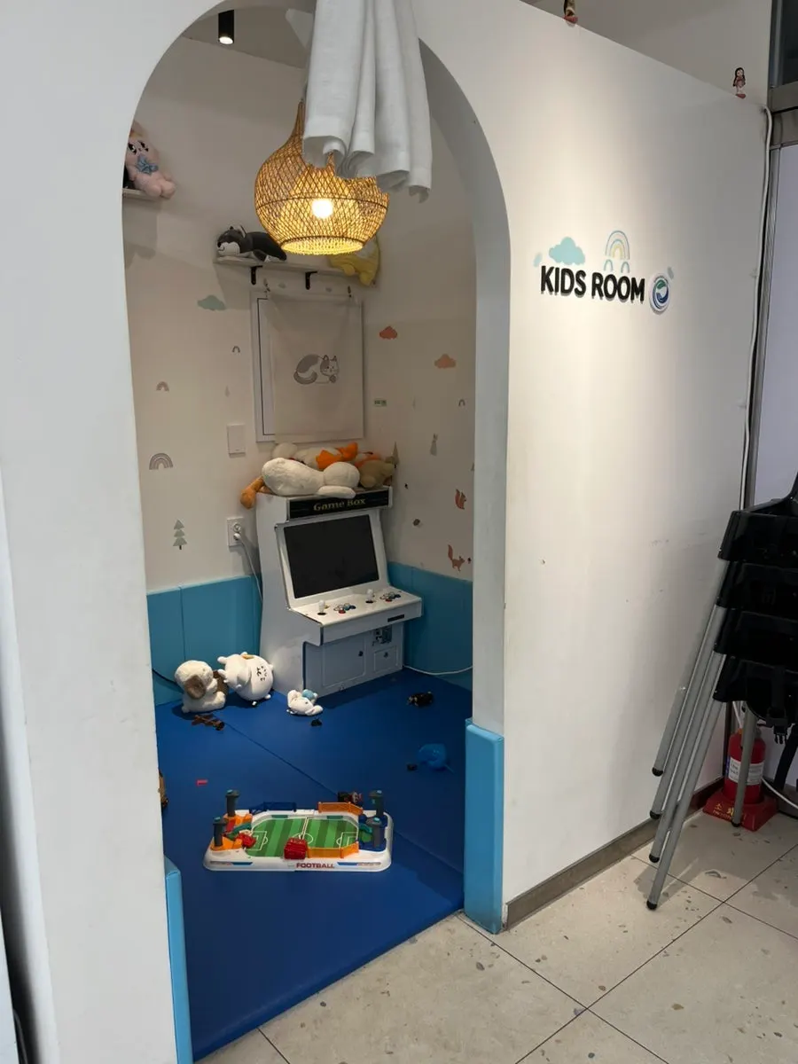 뜨돈 마곡점 좌석과 홀 전경