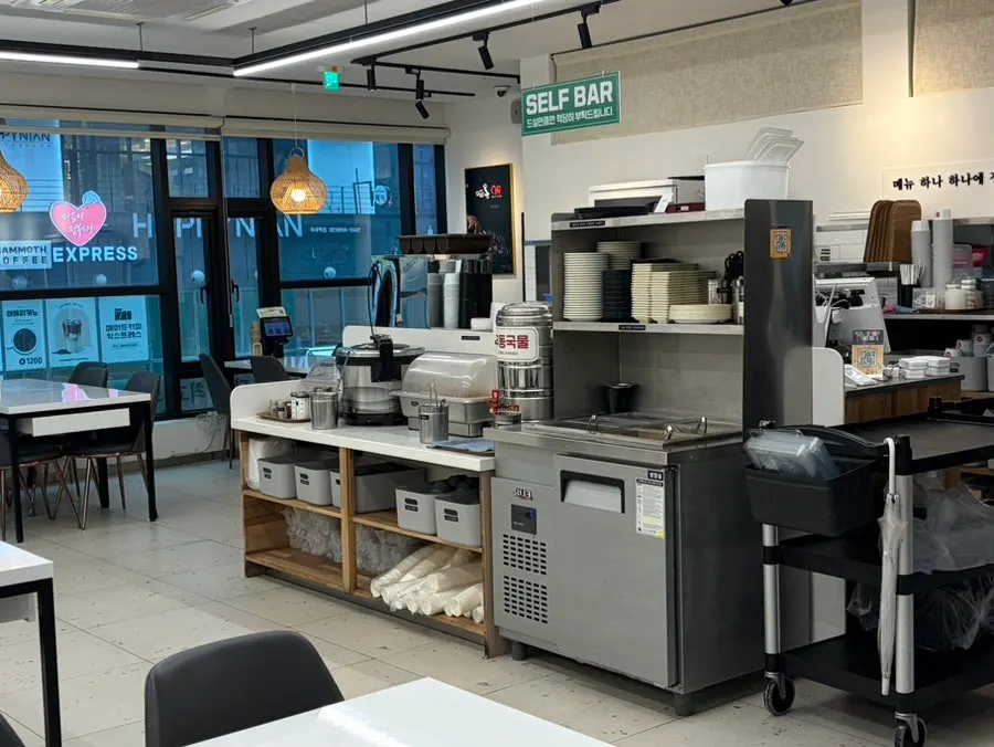 Vista general del self-bar de Tteudon Magok Branch