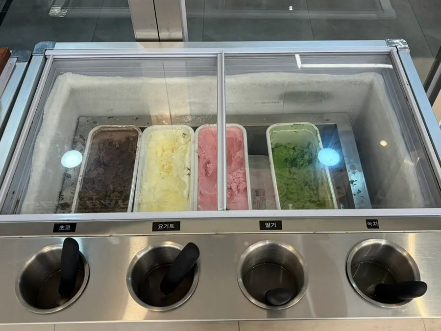 Rincón de helado gratis de postre en Tteudon Magok Branch