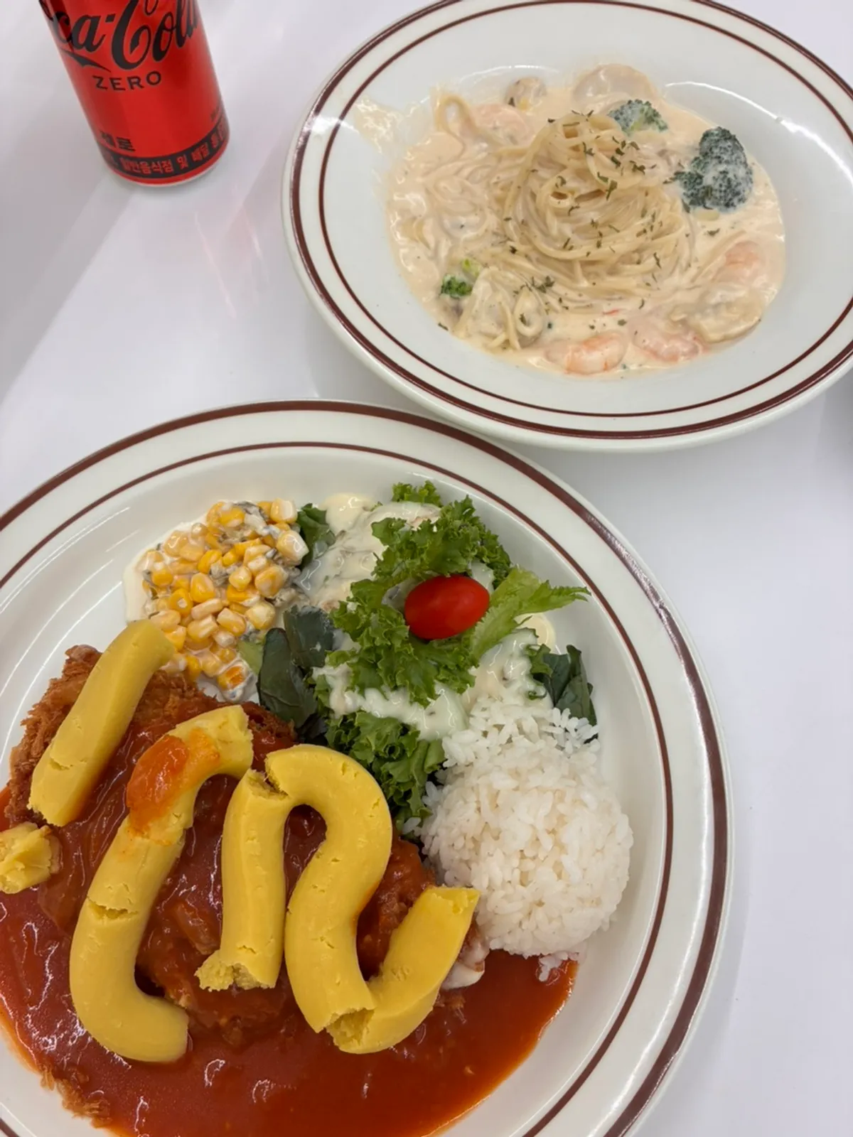 A full spread of pork cutlet at Tteudon Magok Branch
