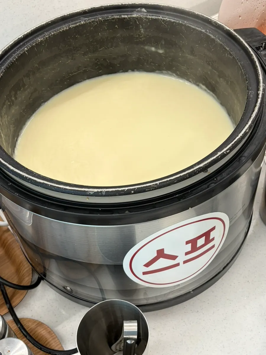 셀프바 버터롤빵과 딸기잼
