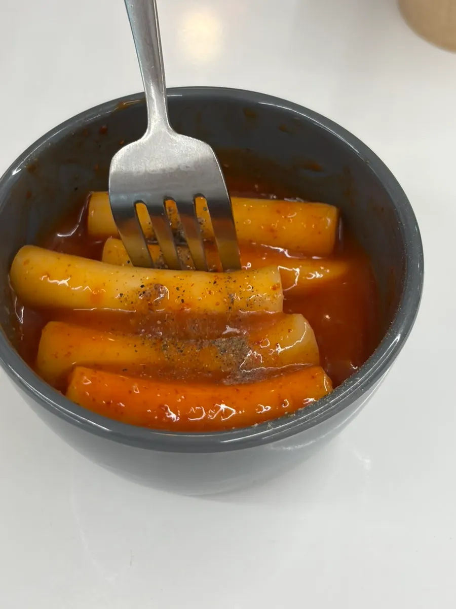 Free tteokbokki enjoyed from the self-bar