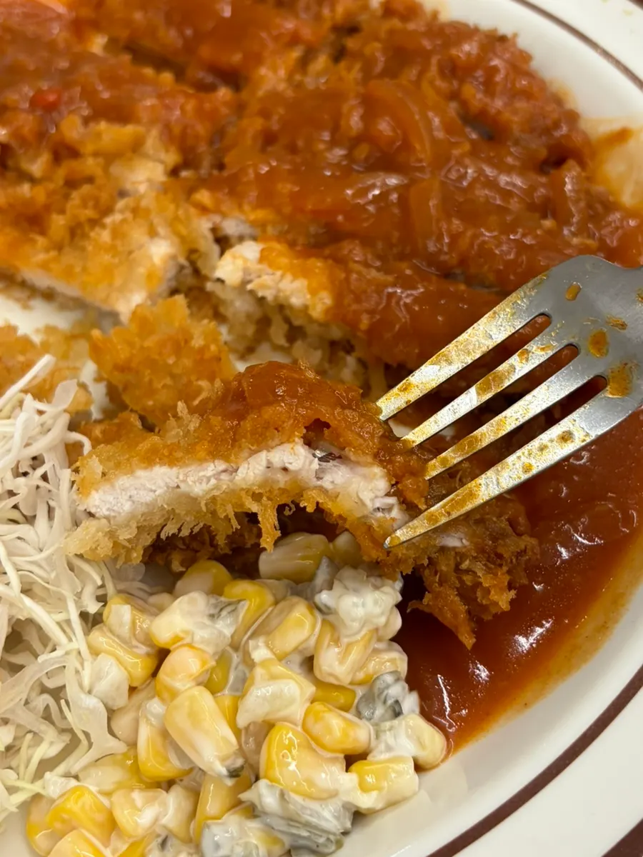 Old-style cutlet with salad and corn salad