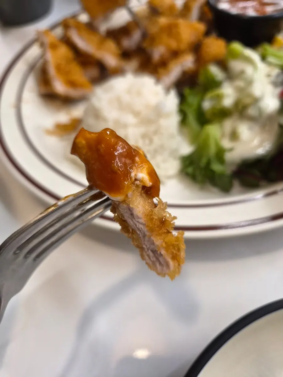 Dipping Tteudon Magok Branch cutlet into sauce