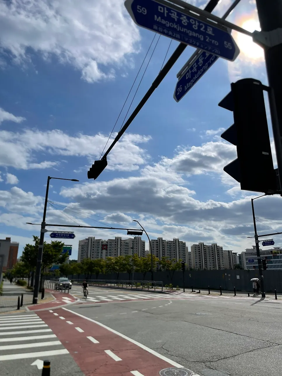 마곡역 주변 오피스 건물 사이 길