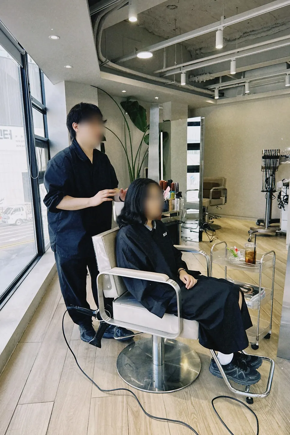 볼륨매직 전 상담을 받는 중학생 모발 상태