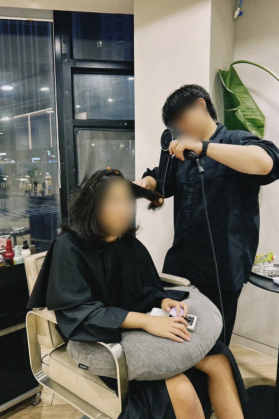 볼륨매직 마무리 단계의 차분해진 머릿결
