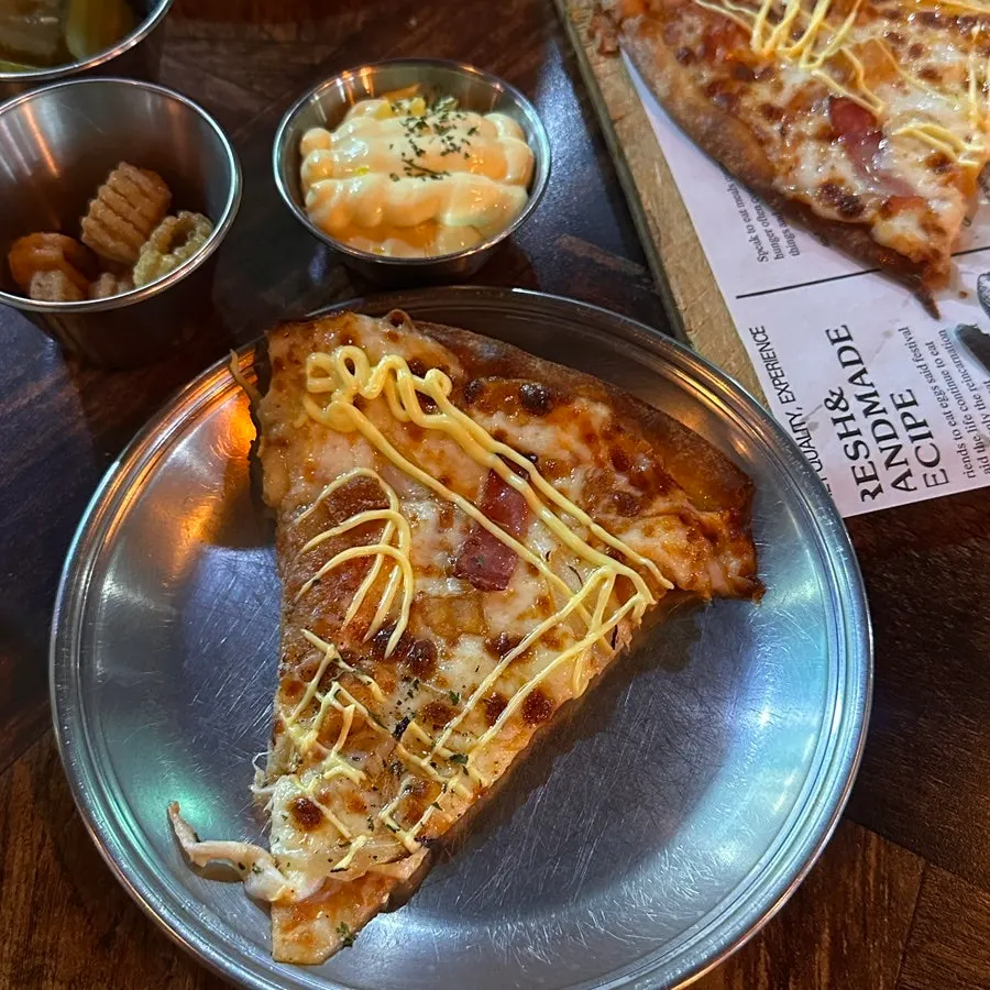 Garlic potato bacon pizza at Didi's Pizza Pub Jongno Main Branch