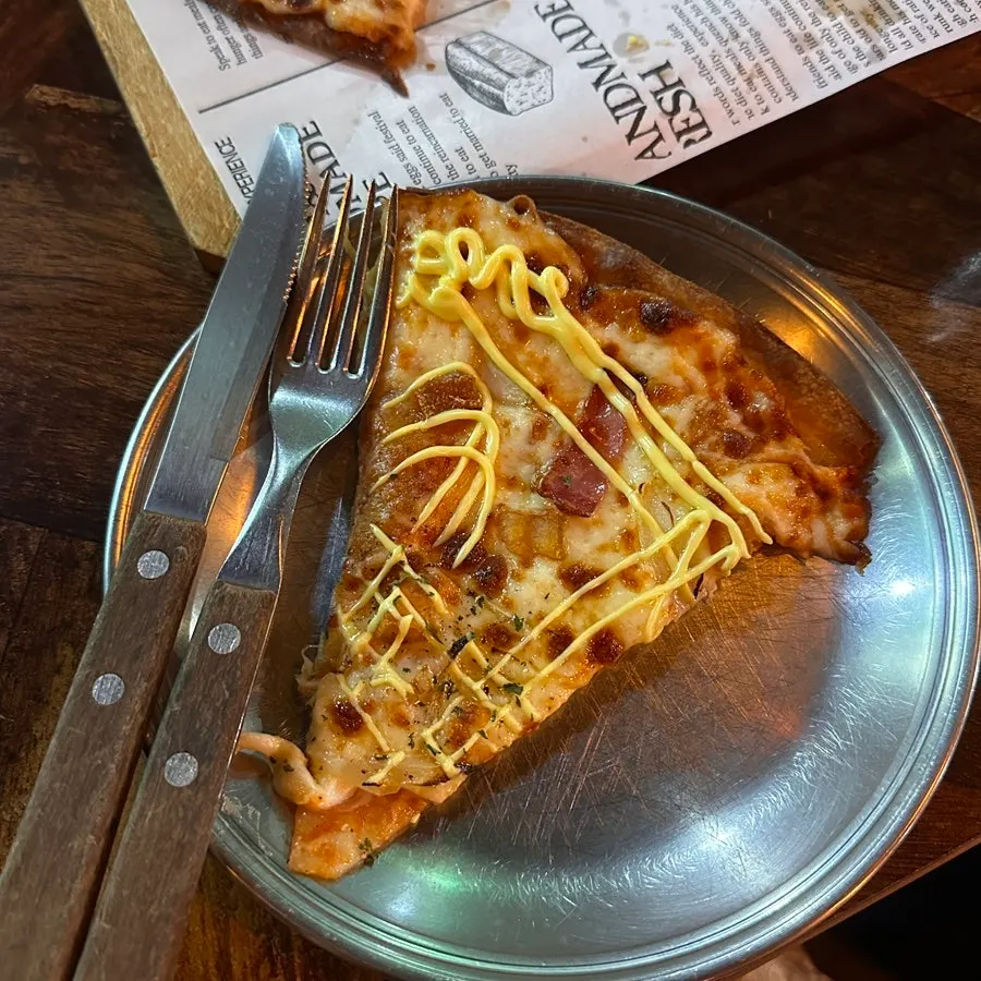 Exterior of Didi's Pizza Pub near the Jongno tent street