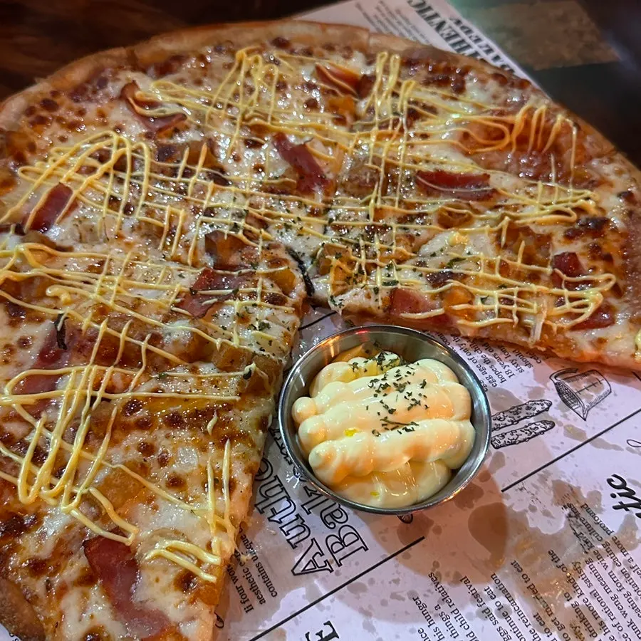 Garlic dipping sauce ordered as an extra