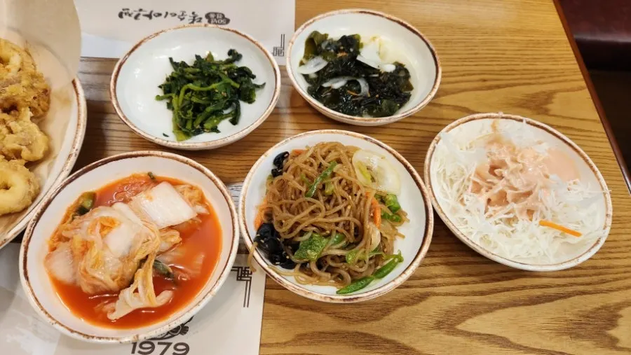 Basic side dishes served first with the couple set