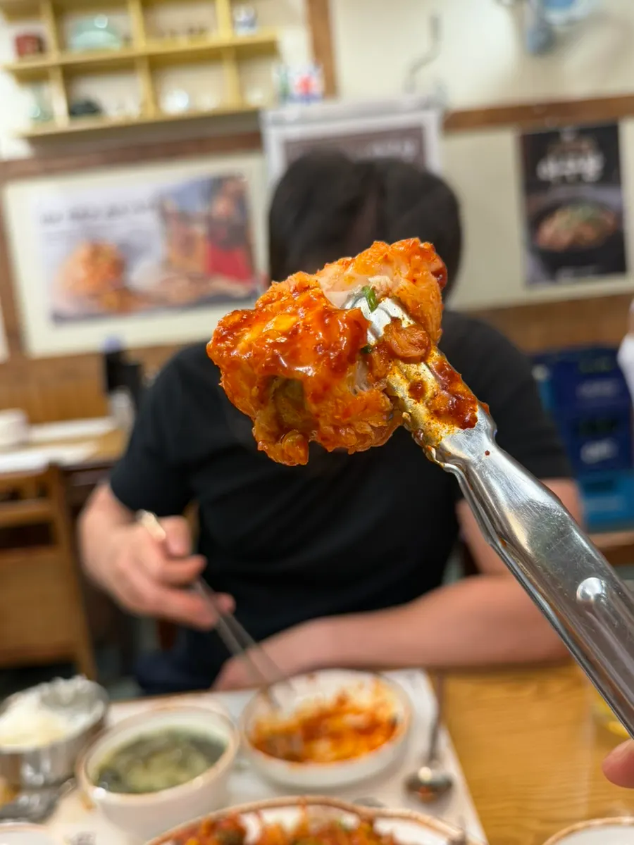 뼈 없이 살만 가득한 아구찜 접시