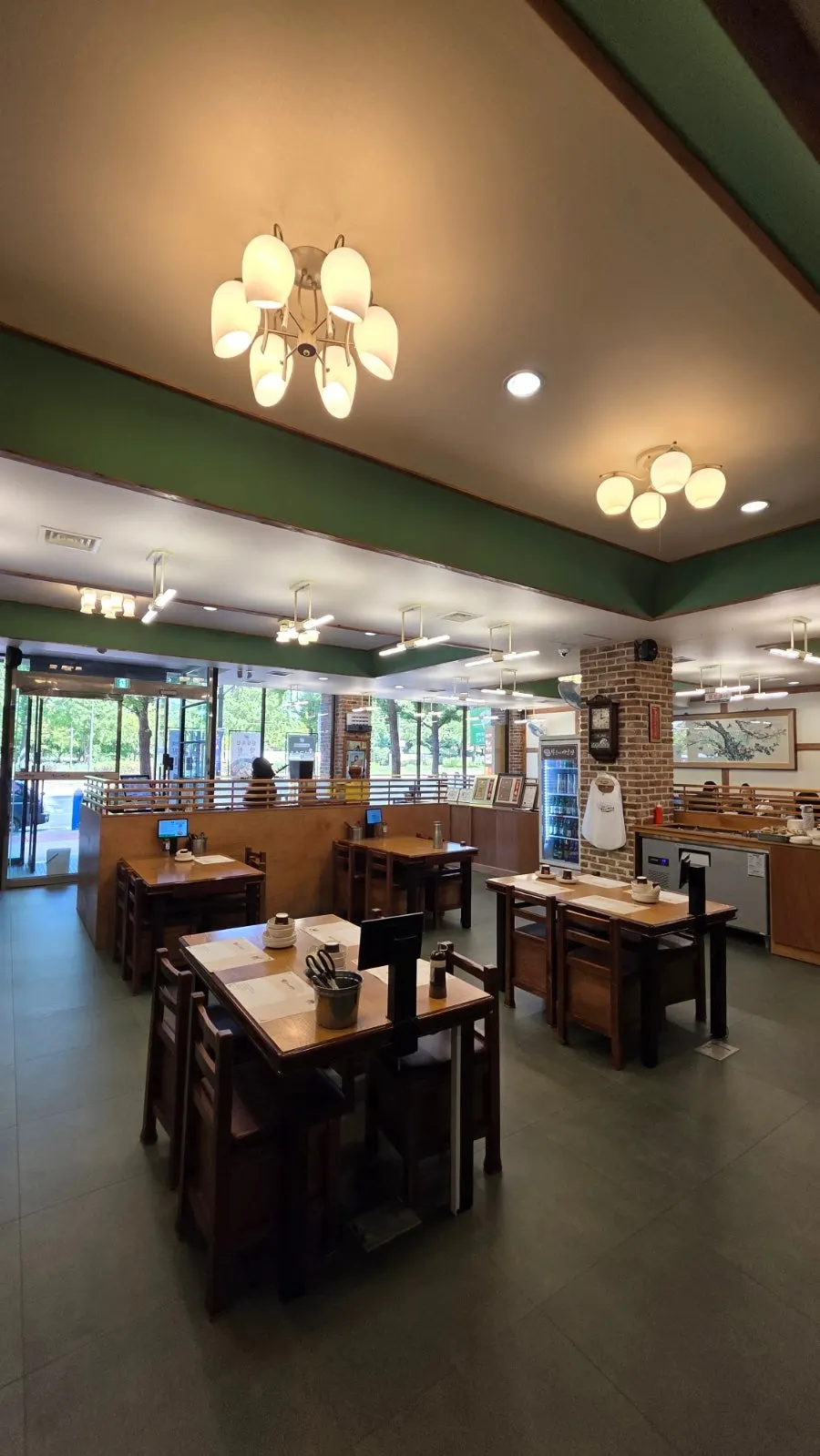 Table seating with generous spacing