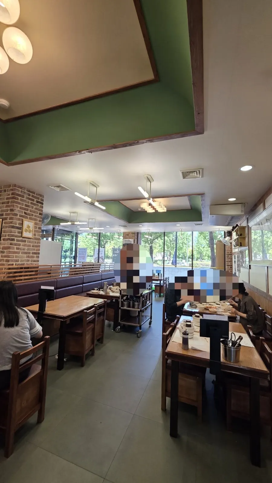 Dining hall seating good for groups