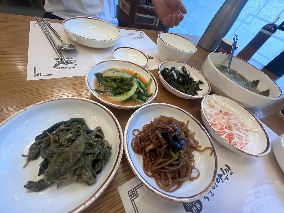 Agujjim and minari served on a wide plate