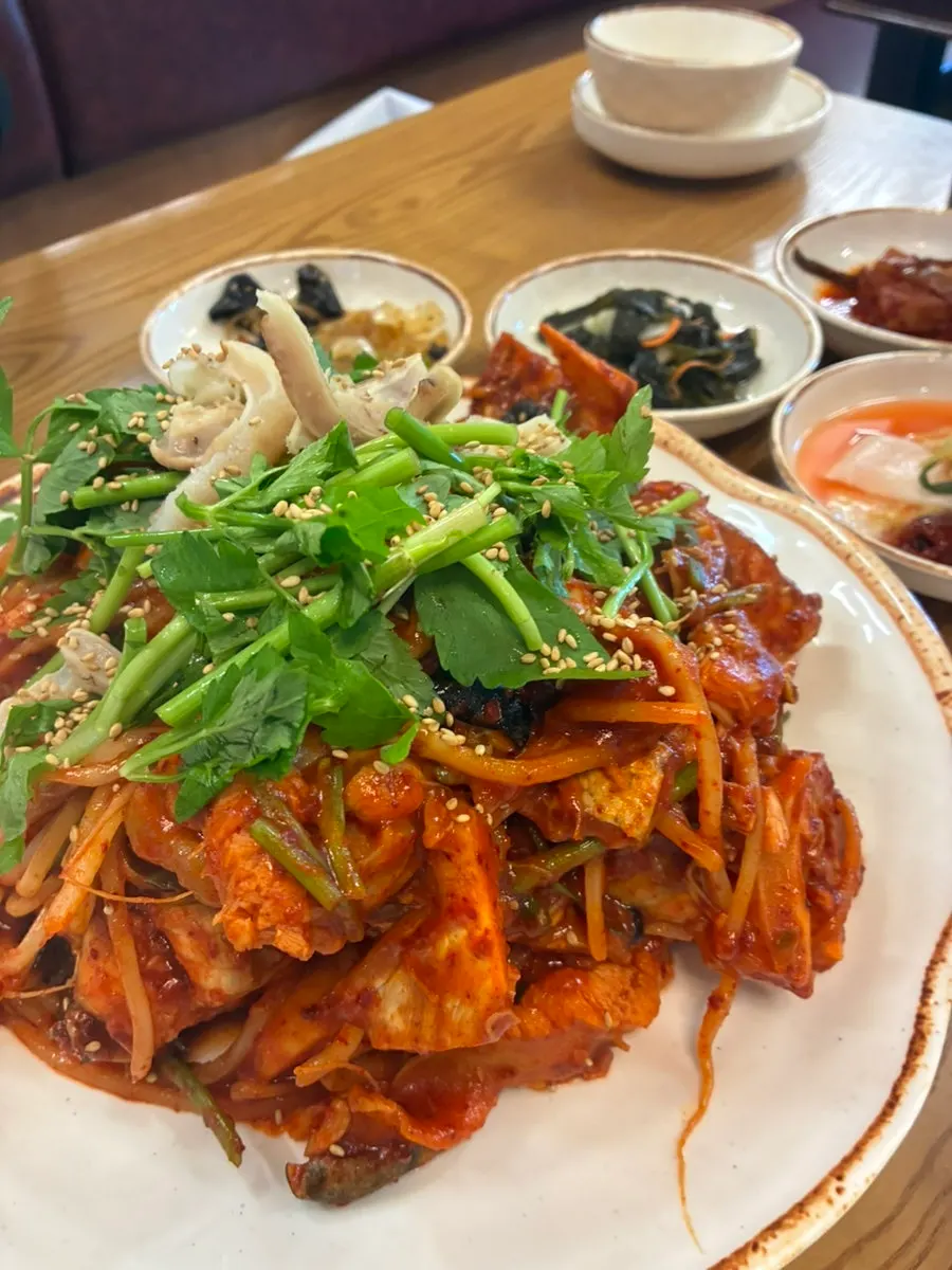 매장 한쪽에 마련된 반찬 셀프바